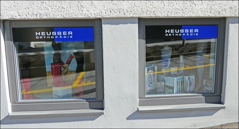 Heusser Orthopädie-Technik AG, Albisstrasse 33, 8134 Adliswil, RIESEN PRINTMEDIA - Beschriftung Adliswil - Schaufenster - Klebefolie